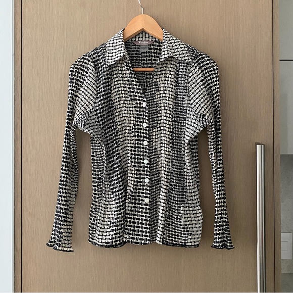 Vintage pleated abstract polkadot button down blouse - Picture 4 of 6